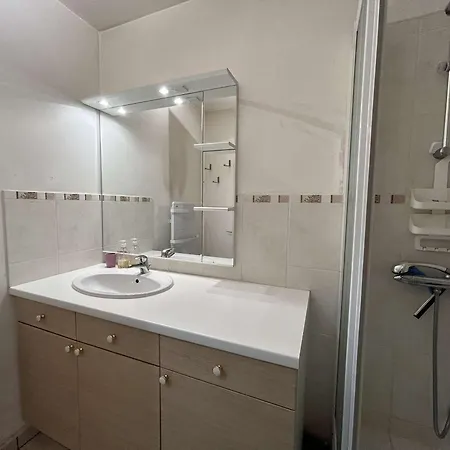 2 Pieces Avec Loggia, A 100m De La - 4 Couchages, Tv, Lave-linge, Proche Commerces - Fr-1-224c-311 Apartment